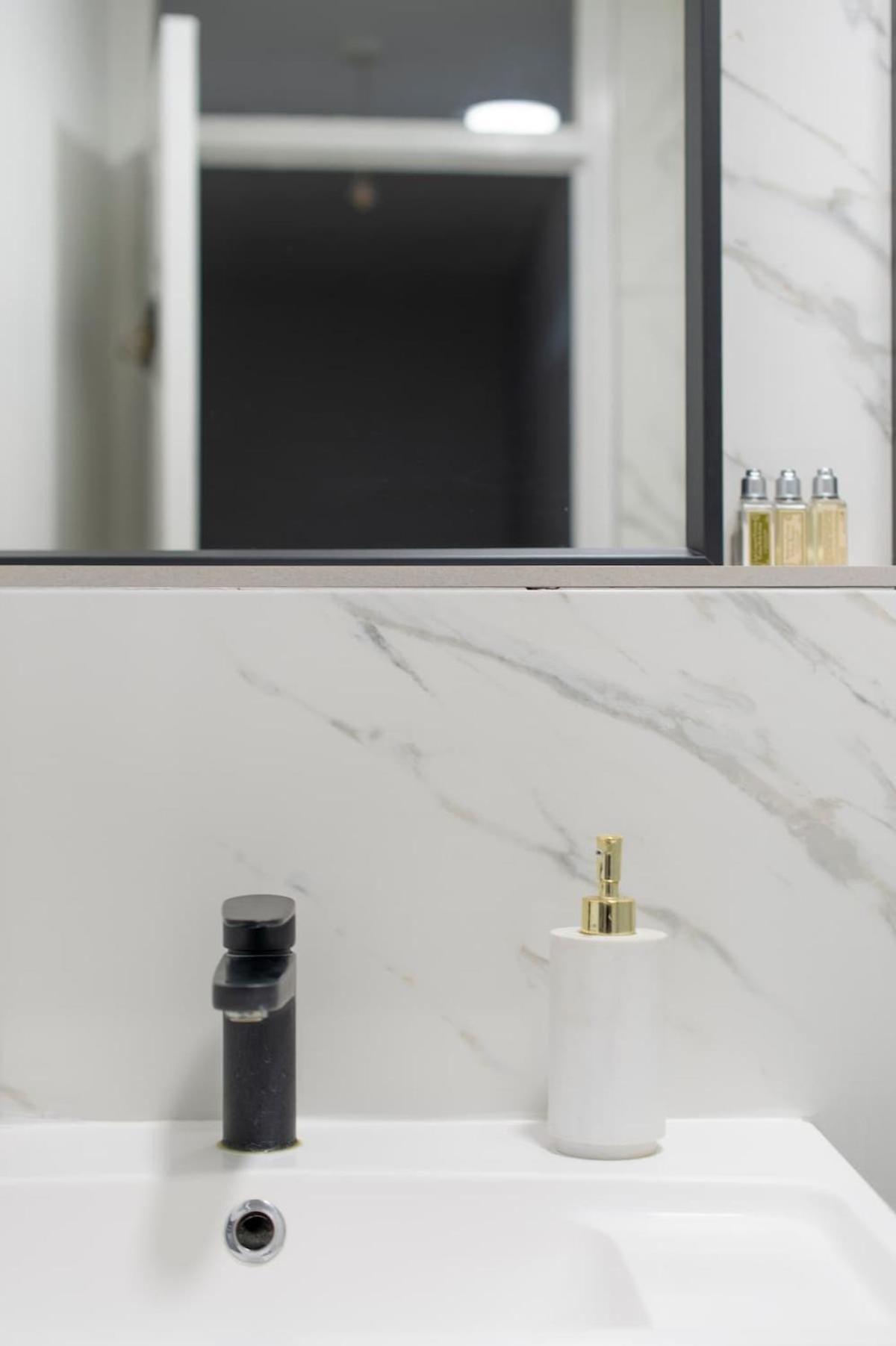 Lovely 2-Bed 20 Mins To Central London Ngoại thất bức ảnh