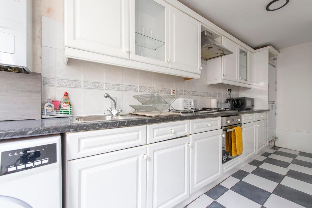 Lovely 2-Bed 20 Mins To Central London Ngoại thất bức ảnh