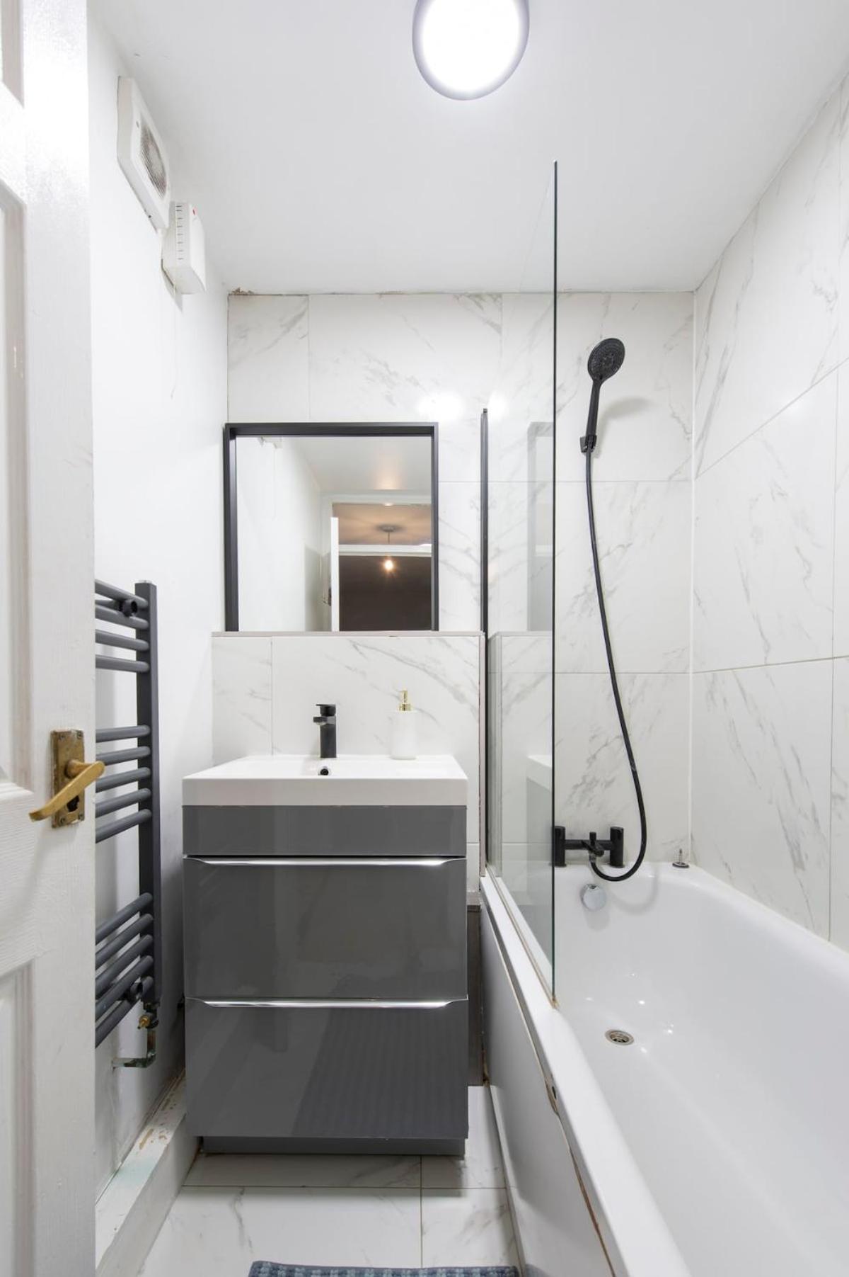 Lovely 2-Bed 20 Mins To Central London Ngoại thất bức ảnh